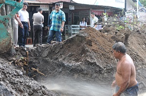 Galian IPAL Penyebab Kemacetan di Jalan Sarapung